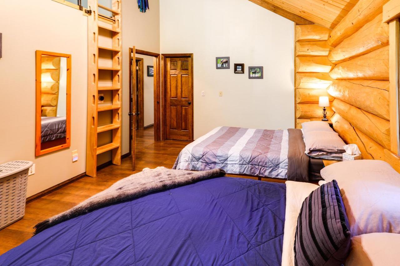 Riverside Log Cabin On-Site Aurora Viewing! North Pole Екстер'єр фото