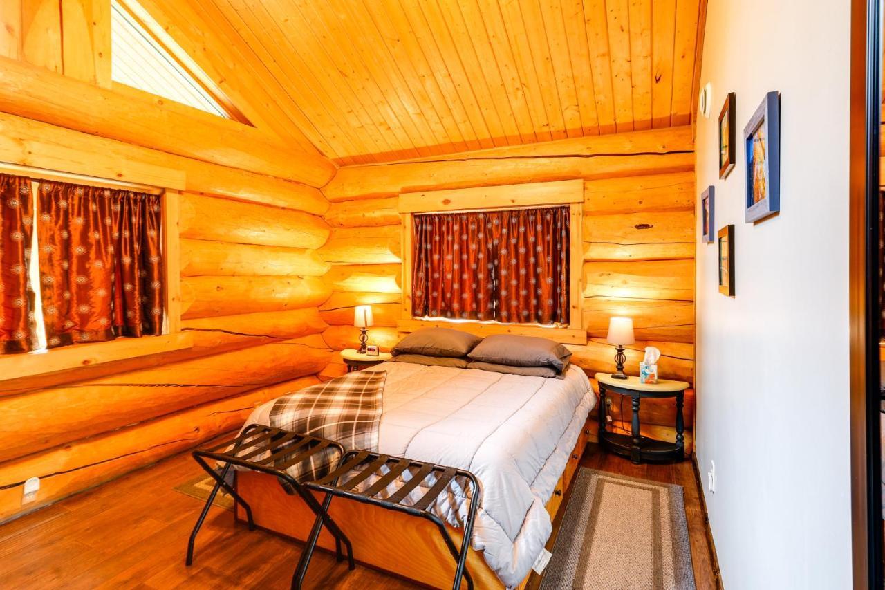 Riverside Log Cabin On-Site Aurora Viewing! North Pole Екстер'єр фото